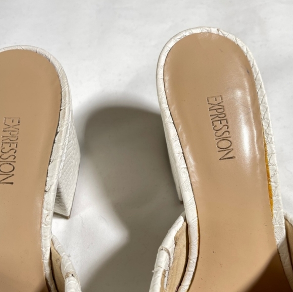 White, high-heeled mules - Picture 3 of 7